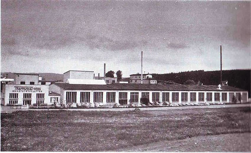 1956 Acquisizione dell'azienda ZEFA tramite l'azienda KRAGES, prima sotto la denominazione ALOPAL, poi Thermopal  1956 Acquisizione dell'azienda ZEFA tramite l'azienda KRAGES, prima sotto la denominazione ALOPAL, poi Thermopal