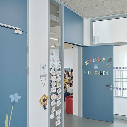 Salle bleue et blanche à l'école Salle bleue et blanche à l'école